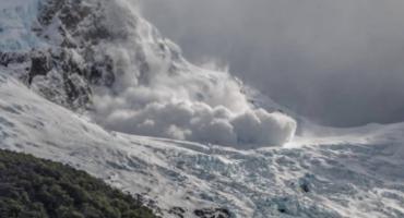 Impactante fenómeno natural: avalancha en un glaciar de la Patagonia sorprendió a turistas