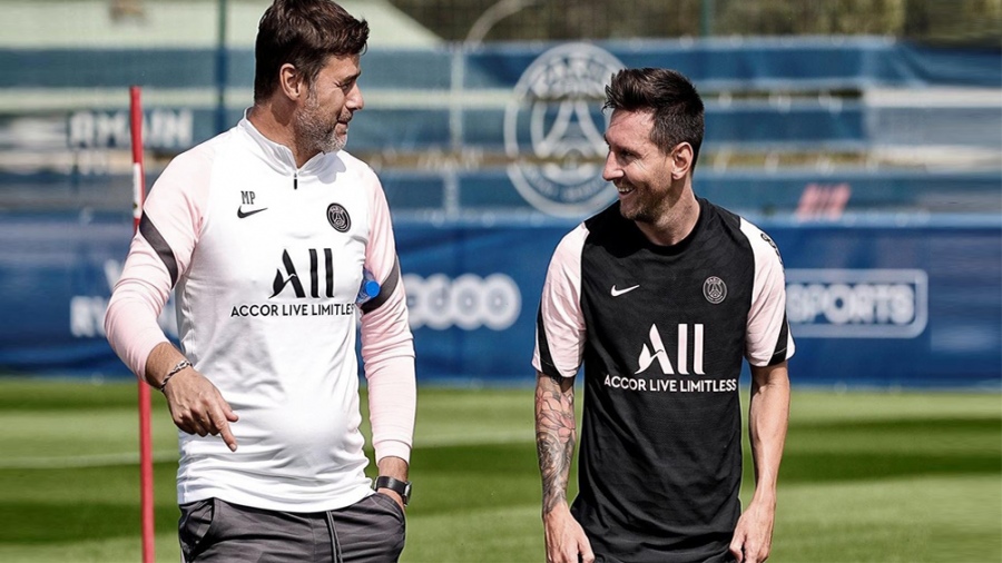 Mauricio Pochettino y Lionel Messi durante un entrenamiento en el PSG