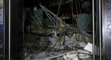 Se derrumbó el techo de la boletería del Cinemark de Palermo: se suspendieron todas las funciones