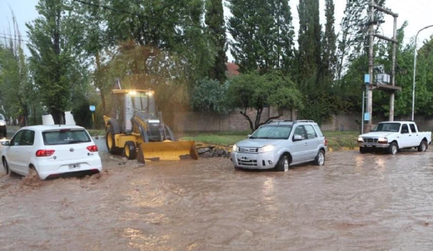 Una fuerte tormenta en Mendoza generó desastres y dejó un muerto