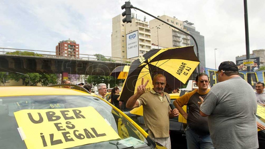 Los taxistas hicieron numerosas protestas contra la ilegalidad de aplicaciones como Uber