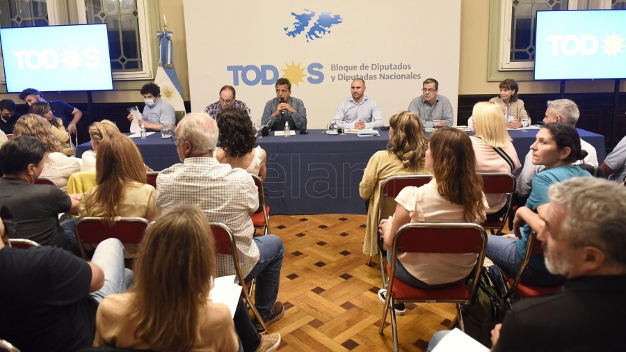 Participaron del encuentro Sergio Massa Victoria Tolosa Paz y Leandro Santoro entre otros Foto Prensa Diputados