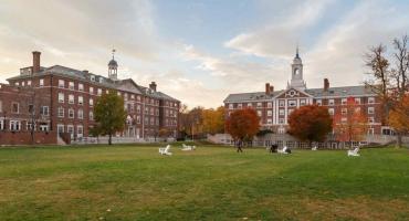 Escándalo en Harvard: alumnas demandaron a la Universidad por ignorar denuncias de abusos